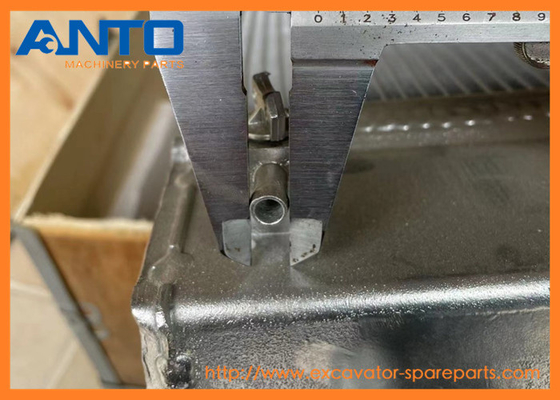 22U-03-22113 22U-03-22111 पानी टैंक रेडिएटर KOMATSU PC228US-3 के लिए खुदाई मशीन स्पेयर पार्ट्स